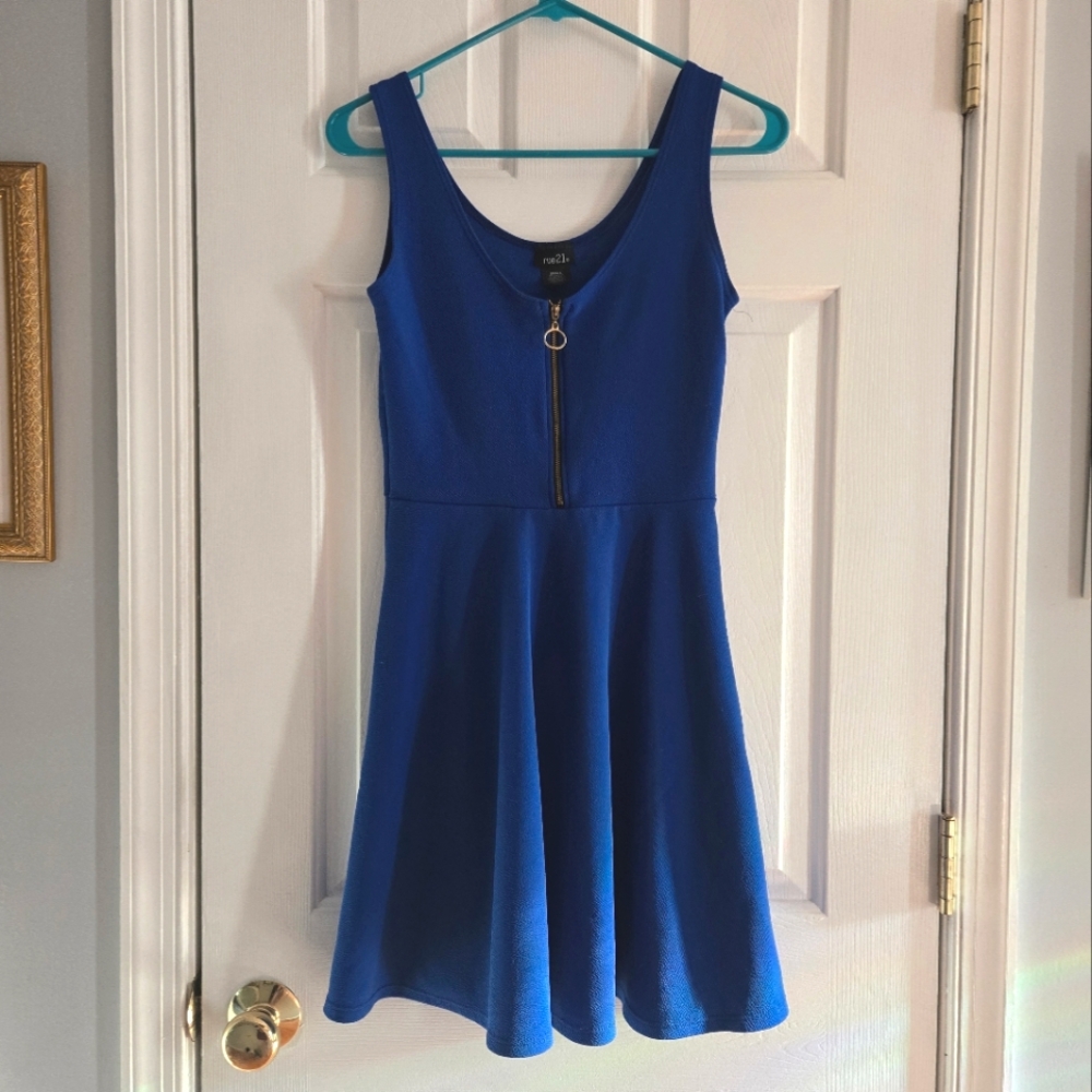 Gorgeous small blue dress with zipper detail